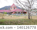大佐區幼兒園的建築和櫻花景色。 140126778