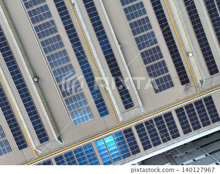 Solar-powered warehouse facility. Modern distribution center with rooftop solar panel. Eco-friendly warehouse. Sustainable logistics solutions for reduced carbon footprint. Sustainable energy. 140127967