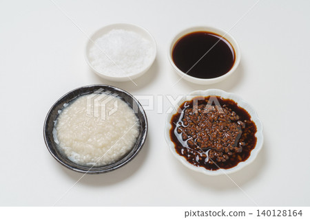 Salt koji and soy sauce koji and ingredients (salt, soy sauce) Salt koji and soy sauce koji and ingredients (salt, soy sauce) 140128164