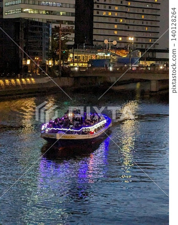 Night view of Nakasu, Fukuoka City, from a sightseeing boat. 140128264
