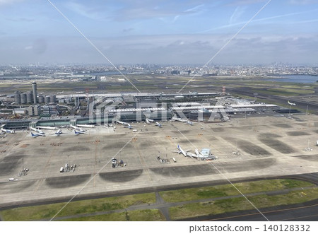 從羽田機場起飛後的機場景色 從羽田機場起飛後的機場景色 140128332