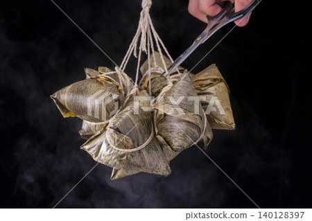 粽子,剪粽子,台灣,端午節,一串,宗子、カット宗子、台湾、端午節、zongzi, taiwan, 粽子,剪粽子,台灣,端午節,一串,宗子、カット宗子、台湾、端午節、zongzi, taiwan, 140128397