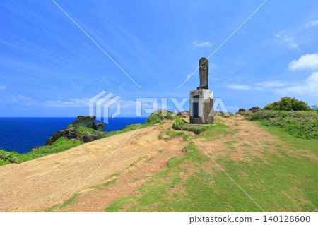 [Okinawa Prefecture] Cape Onsen and the Bodhisattva statue (Ishigaki Island) 140128600