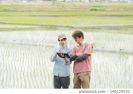 Men using tablets for farming 140129532