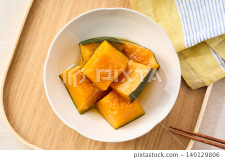 Simmered pumpkin: A classic Japanese home-style dish. 140129806