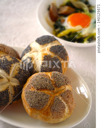 Kaiser rolls and gratin Kaiser rolls and gratin 140129871