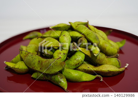 Plump, large-grained black edamame beans from Tanba Sasayama Plump, large-grained black edamame beans from Tanba Sasayama 140129986