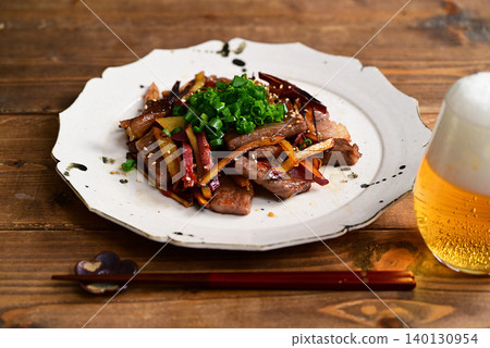 Stir-fried sirloin and sweet potatoes with spicy miso sauce Stir-fried sirloin and sweet potatoes with spicy miso sauce 140130954