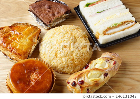 Sandwiches and sweet bread Sandwiches and sweet bread 140131042