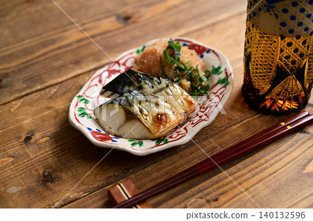 烤鯖魚配磨碎的明太子(辣鱈魚籽) 烤鯖魚配磨碎的明太子(辣鱈魚籽) 140132596
