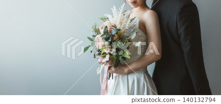 新郎新娘正在拍攝婚紗照(婚禮、儀式、新娘照) 新郎新娘正在拍攝婚紗照(婚禮、儀式、新娘照) 140132794