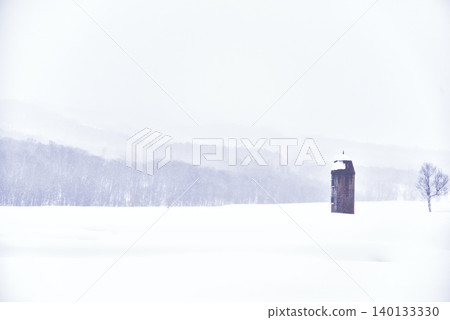 雪地裡的筒倉 雪地裡的筒倉 140133330