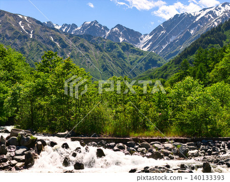 The lush greenery of Futamata (Minamimata) and the Sword of No Return, Hakuba Village, Nagano Prefecture (aerial photograph by drone) The lush greenery of Futamata (Minamimata) and the Sword of No Return, Hakuba Village, Nagano Prefecture (aerial photograph by drone) 140133393