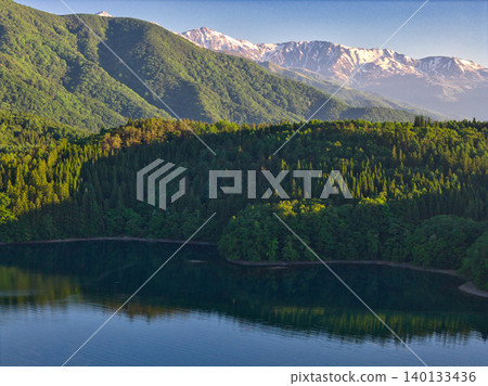 A beautiful early morning view of Lake Aoki and the Hakuba mountain range in Omachi City, Nagano Prefecture (aerial photograph taken by drone). 140133436