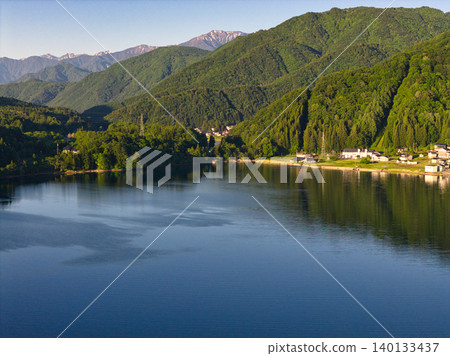 A beautiful early morning view of Lake Aoki in Omachi City, Nagano Prefecture (aerial photograph taken by drone) 140133437