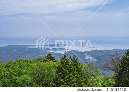 A panoramic view of the Utatsu area from Mount Tazuka, Minamisanriku Town, Miyagi Prefecture. 140133518