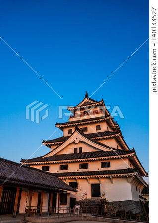 Karatsu Castle illuminated by the morning sun [Karatsu City, Saga Prefecture] 140133527