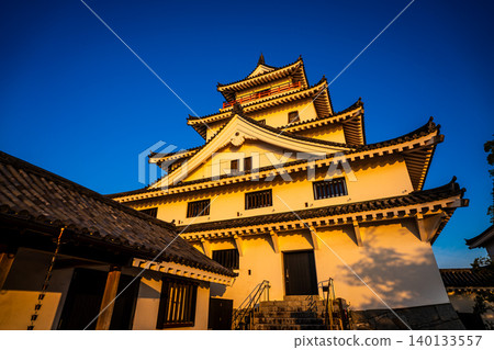 Karatsu Castle illuminated by the morning sun [Karatsu City, Saga Prefecture] 140133557