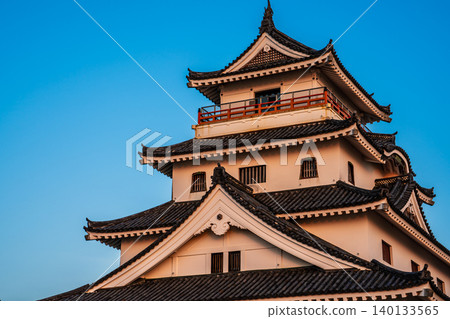 Karatsu Castle illuminated by the morning sun [Karatsu City, Saga Prefecture] 140133565