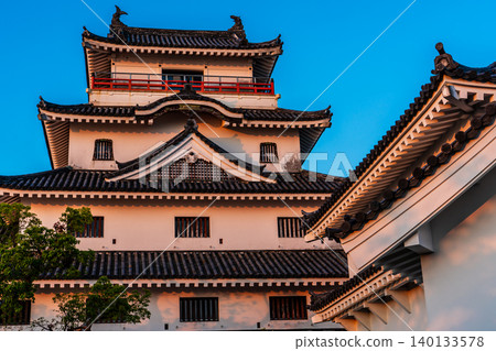 Karatsu Castle illuminated by the morning sun [Karatsu City, Saga Prefecture] 140133578