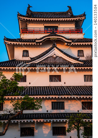 Karatsu Castle illuminated by the morning sun [Karatsu City, Saga Prefecture] 140133584