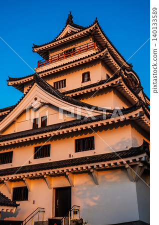 Karatsu Castle illuminated by the morning sun [Karatsu City, Saga Prefecture] 140133589