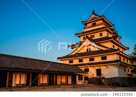 Karatsu Castle illuminated by the morning sun [Karatsu City, Saga Prefecture] 140133593