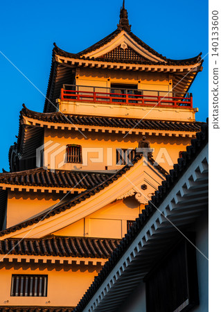 Karatsu Castle illuminated by the morning sun [Karatsu City, Saga Prefecture] 140133600