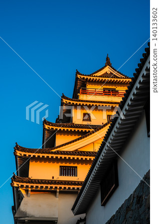 Karatsu Castle illuminated by the morning sun [Karatsu City, Saga Prefecture] 140133602