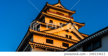 Karatsu Castle illuminated by the morning sun: A panoramic view [Karatsu City, Saga Prefecture] 140133611