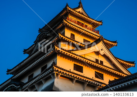 Karatsu Castle illuminated by the morning sun [Karatsu City, Saga Prefecture] 140133613