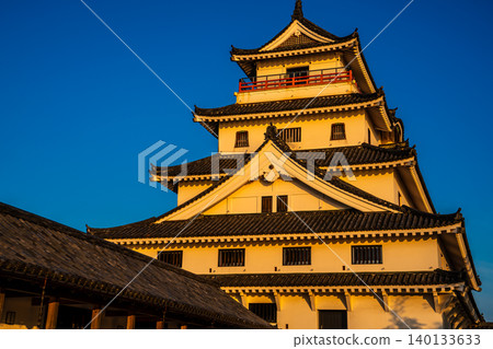 Karatsu Castle illuminated by the morning sun [Karatsu City, Saga Prefecture] 140133633