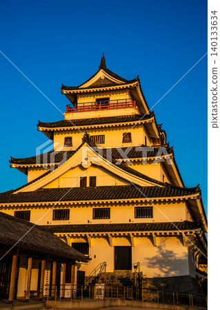 Karatsu Castle illuminated by the morning sun [Karatsu City, Saga Prefecture] 140133634