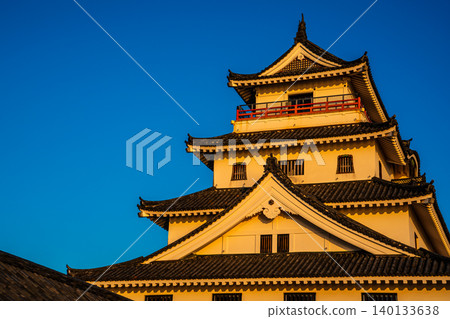 Karatsu Castle illuminated by the morning sun [Karatsu City, Saga Prefecture] 140133638