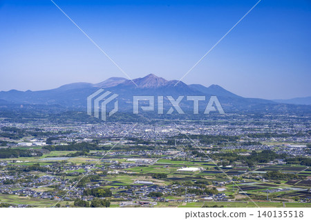 從都城市的金嶽山到霧島連峰 從都城市的金嶽山到霧島連峰 140135518