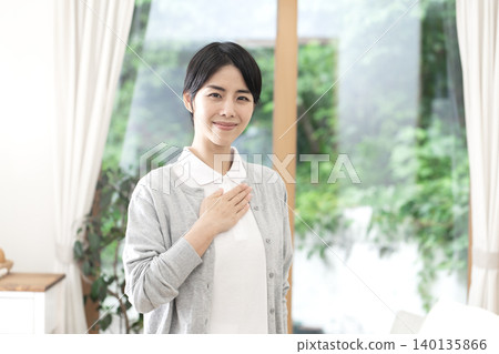 年輕的女性照顧者 140135866