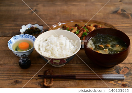 One soup and one dish: Grilled fish cake with butter and soy sauce 140135935
