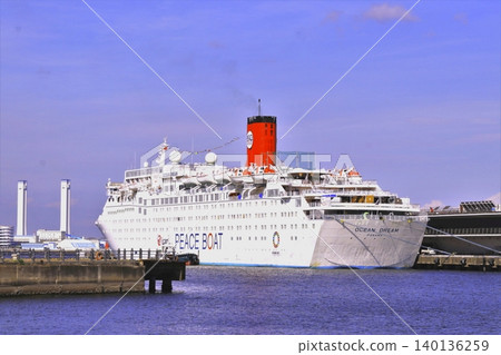 luxury liner luxury liner 140136259