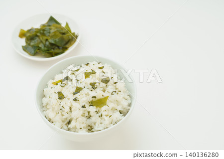Wakame rice and wakame 140136280
