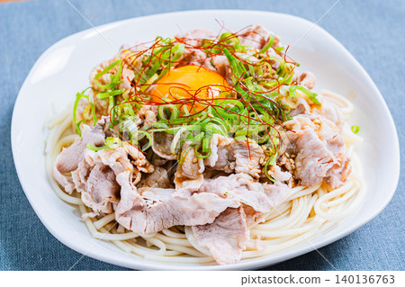 Pork Shabu-Shabu Somen: A photo of spicy somen noodles seasoned with yakiniku sauce. Pork Shabu-Shabu Somen: A photo of spicy somen noodles seasoned with yakiniku sauce. 140136763