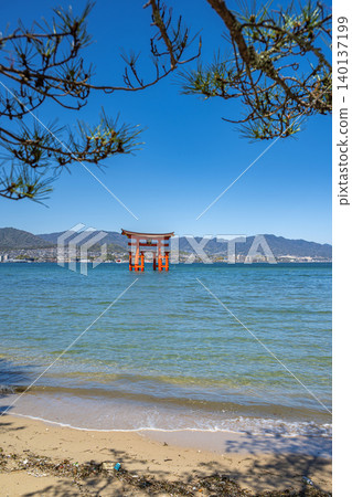 Itsukushima Shrine Otorii 140137199