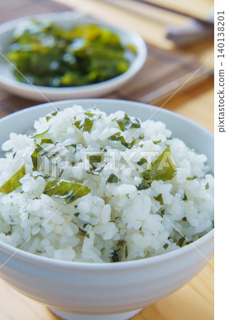 Wakame rice and wakame 140138201