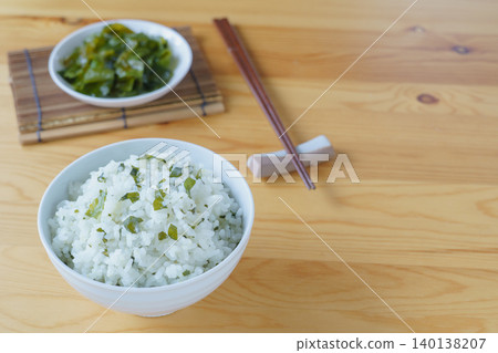裙帶菜米和裙帶菜 裙帶菜米和裙帶菜 140138207