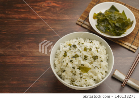 裙帶菜米和裙帶菜 裙帶菜米和裙帶菜 140138275
