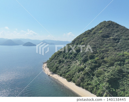 An aerial photograph capturing Ōtsuchi Island, an uninhabited island on the prefectural border floating in the Seto Inland Sea. An aerial photograph capturing Ōtsuchi Island, an uninhabited island on the prefectural border floating in the Seto Inland Sea. 140138445
