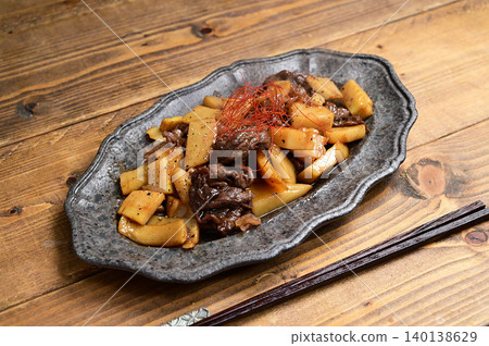 Beef and bamboo shoot stir-fry with oyster sauce Beef and bamboo shoot stir-fry with oyster sauce 140138629