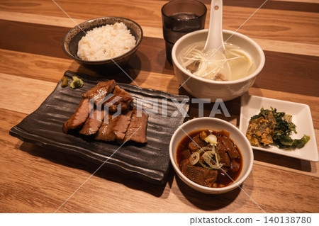 牛舌 厚切 日式 食物 Thick grilled beef tongue 牛タン ぎゅうタン 牛舌 厚切 日式 食物 Thick grilled beef tongue 牛タン ぎゅうタン 140138780