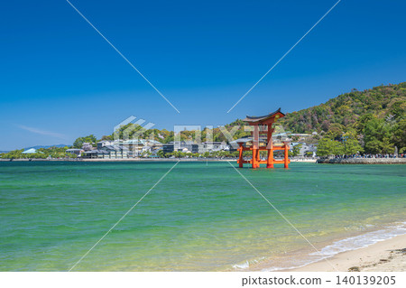 從嚴島神社西松原眺望大鳥居 從嚴島神社西松原眺望大鳥居 140139205