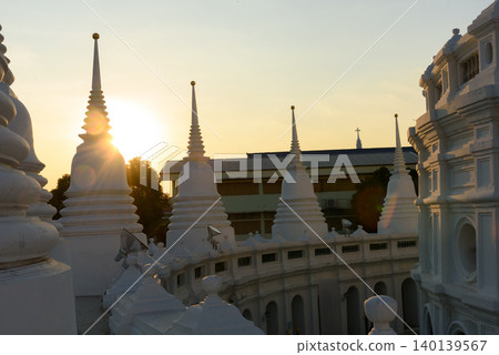 Phra Maha Chedi in Watprayoon Thonburi Temple in bangkok Thailand.Important temples and archaeological sites of Thailand that foreign tourists are very popular. Phra Maha Chedi in Watprayoon Thonburi Temple in bangkok Thailand.Important temples and archaeological sites of Thailand that foreign tourists are very popular. 140139567