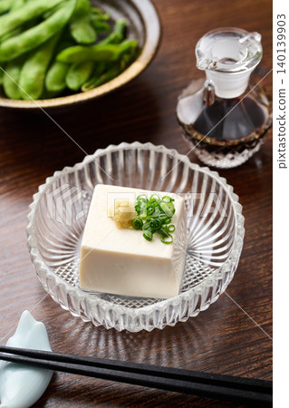 玻璃杯裝冷豆腐 玻璃杯裝冷豆腐 140139903